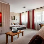 Real Hotel *