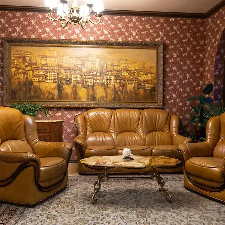 Real Hotel *
